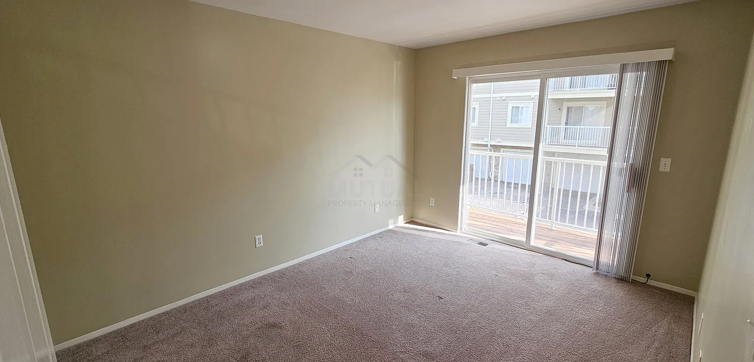 2 bed, 2.0 bath, 881 sqft, $1,700 — Photo 2