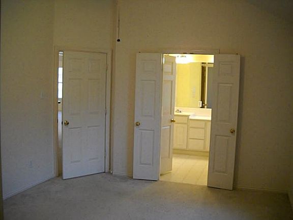 5th image of 1650 Peacock Ct