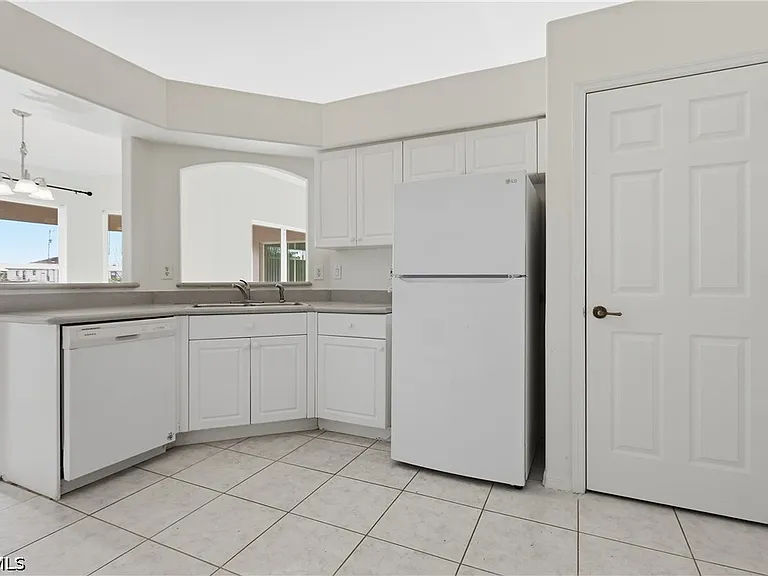1403 Curtis Ave S — Photo 11