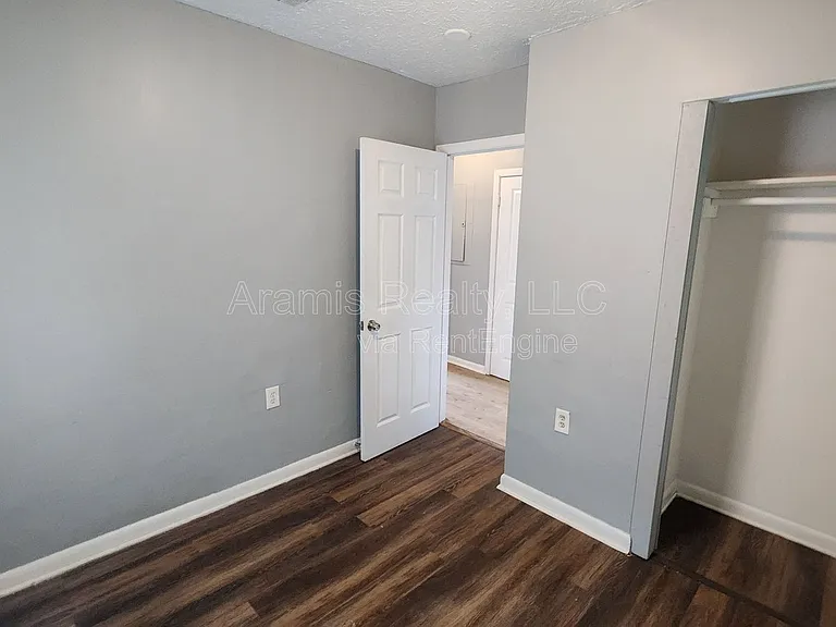 248 Rosser St SW — Photo 8