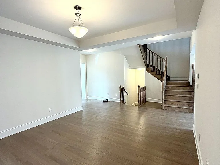 64 Bud Leggett Cres — Photo 3