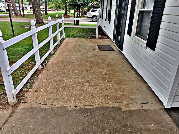 2nd image of 406 Clearview St SW