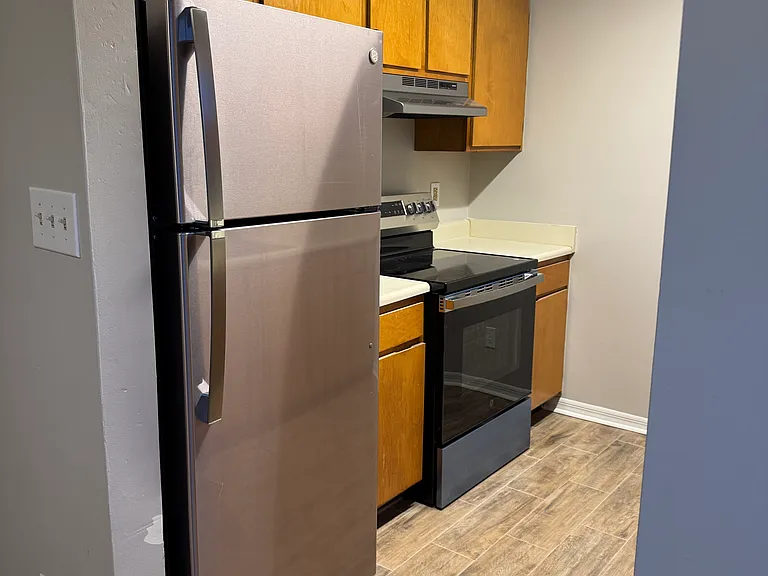 200 Prince Dr #1 — Photo 4