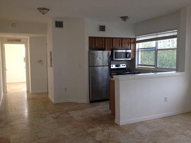 2nd image of 953 SW 10th St APT 8