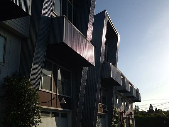 4th image of 2074 S Delaware St