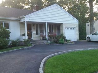 378 Lake Shore Blvd, Massapequa Park, NY 11762