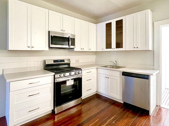 2nd image of 34 Abbey St