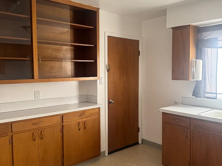 2112 4th St NE #2 — Photo 3