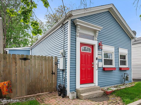 3rd image of 704 Camp St