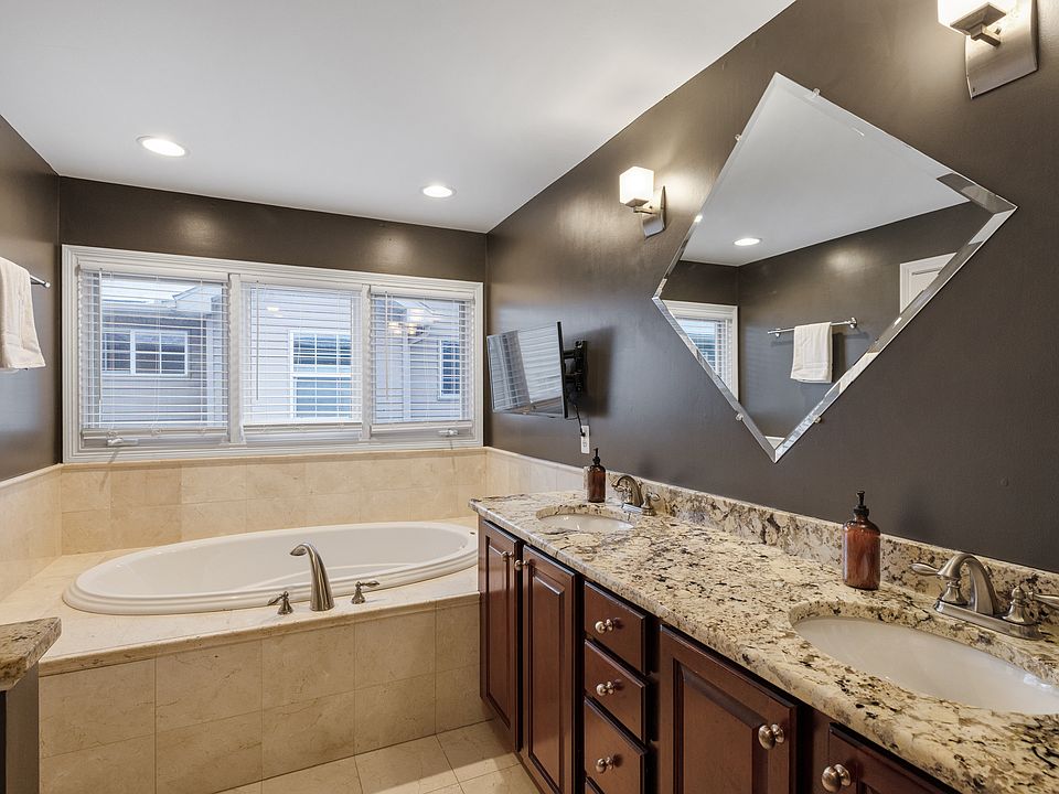 1257 Davis Ave, photo 29