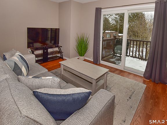 4th image of 24 Pebblestone Circle #24