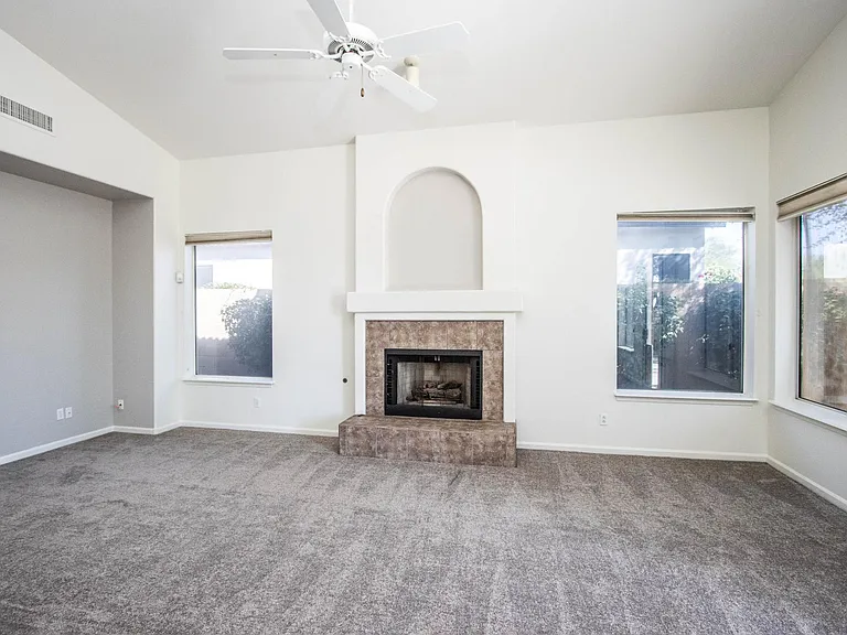 4627 E Dale Ln — Photo 11
