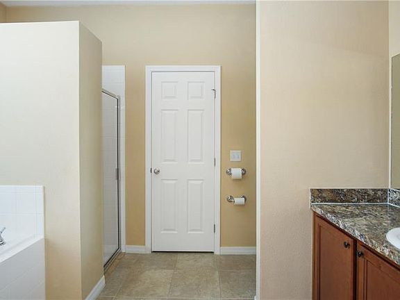5th image of 204 Highland Meadows Ave