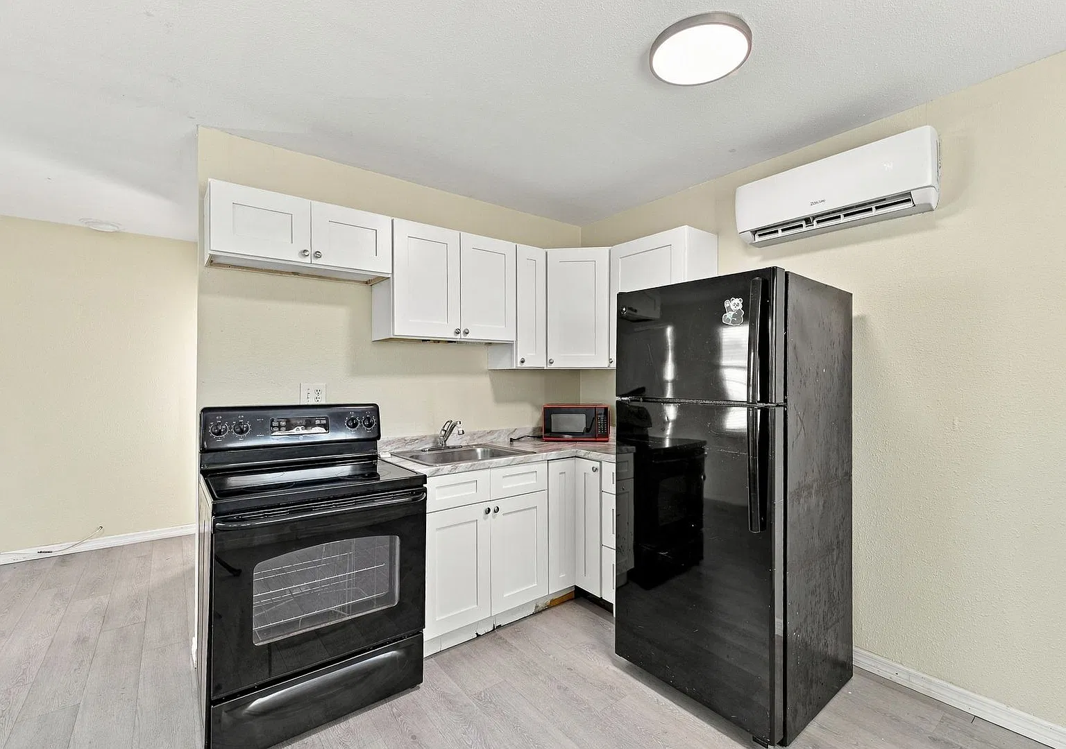Location, Location, Location! Charming Studio Apartment Available Now! — Photo 2