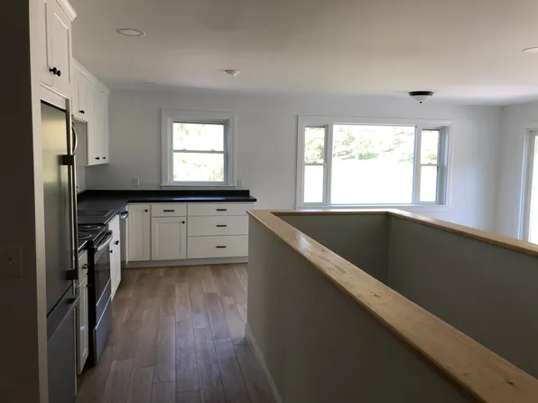 1475 W Hill Rd, Hardwick, VT 05843