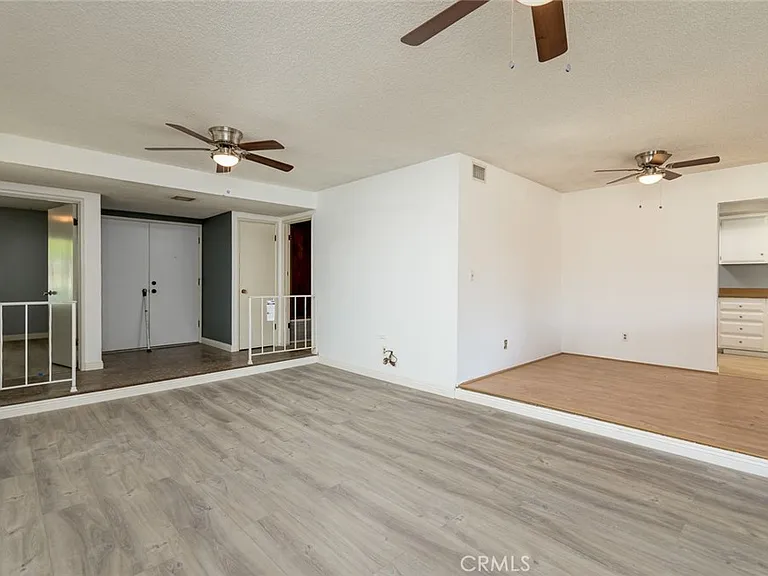 3436 Deerlane Dr — Photo 4