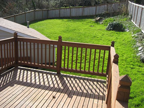 Huge Back yard and custom-made deck!