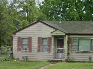 742 Locust St, Lawrence, KS 66044