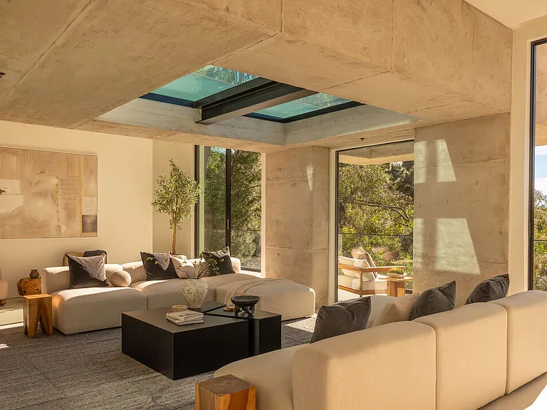12752 Mulholland Dr — Photo 39