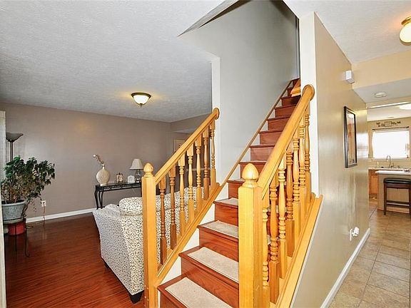 3rd image of 3233 Crestwell Dr