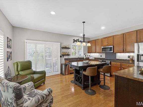 5th image of 297 McCullough Ave #A