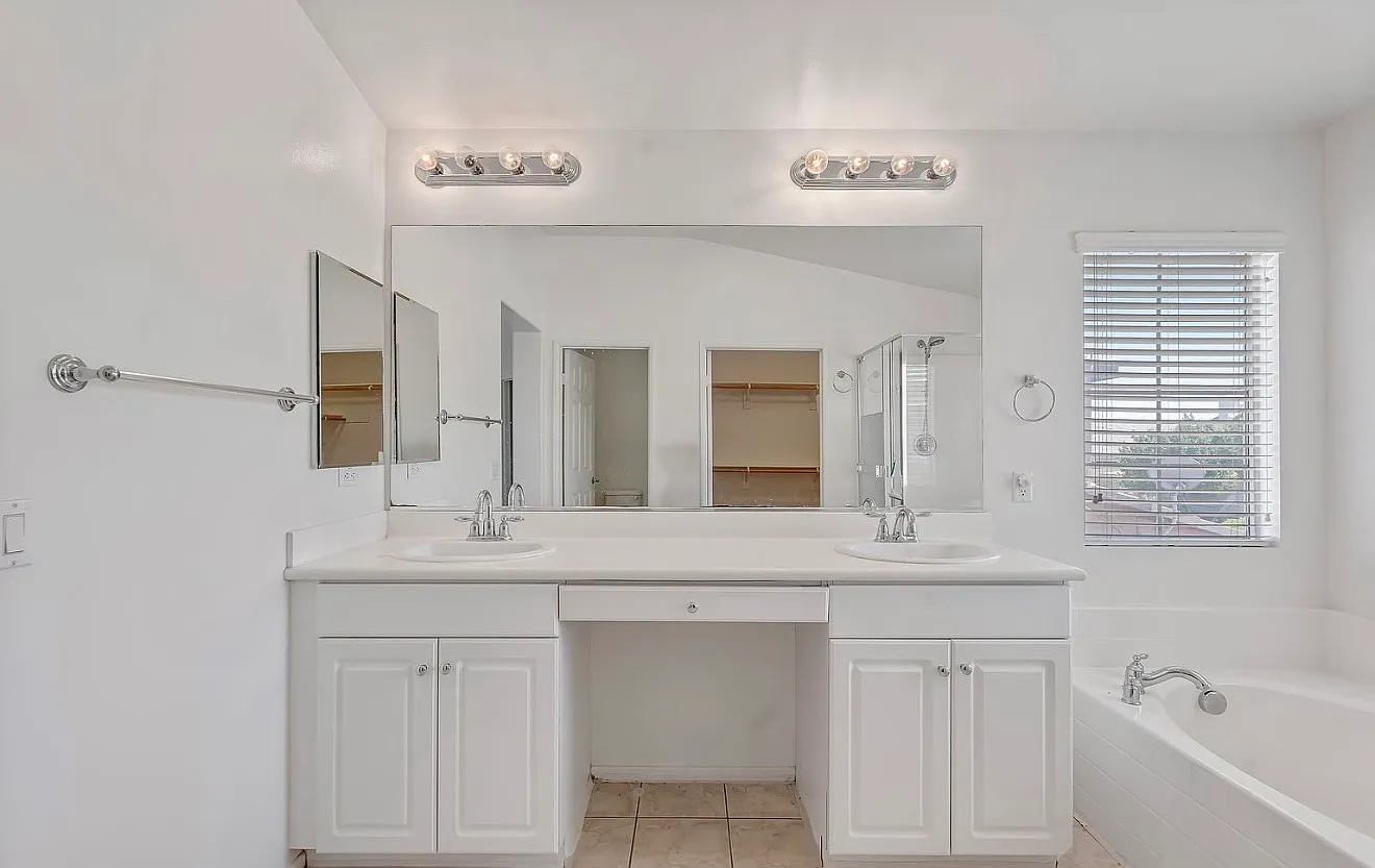 5 bed, 3270 sqft, $3,950 — Photo 4