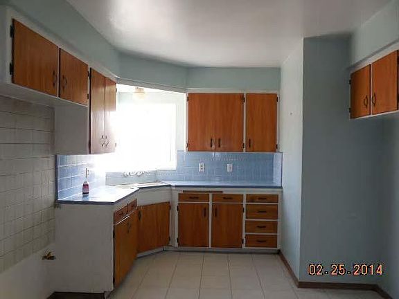 3rd image of 1321 W Yale Ave