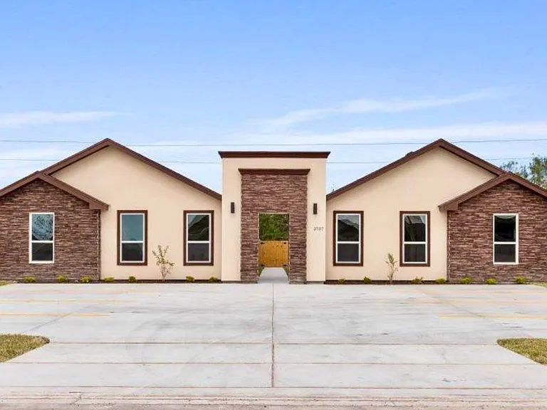 3902 Paola St — Photo 2