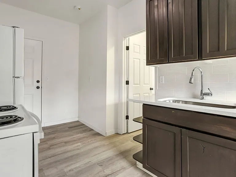 450 SE 5th Ave — Photo 6