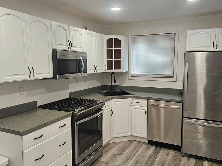 1635 Giddings Rd — Photo 9