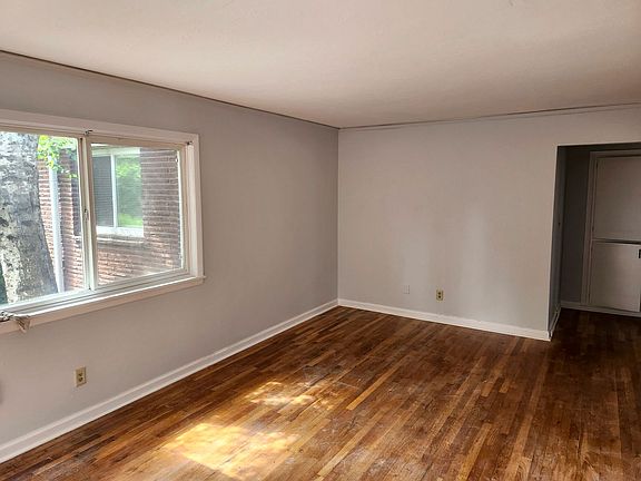 3rd image of 1501-1517 SE Oak St #1513