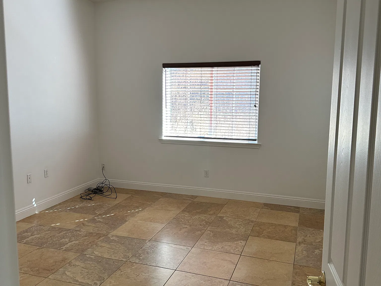 2 bed, 1600 sqft, $2,300 — Photo 3