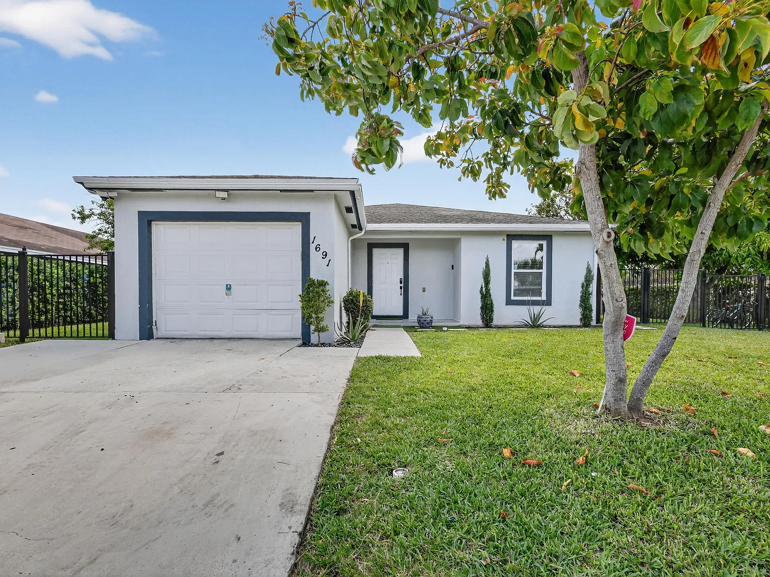 4 bed, 2.0 bath, 1516 sqft, $3,500 — Photo 2