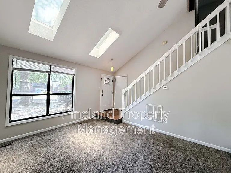 374 Wilder Dr — Photo 3