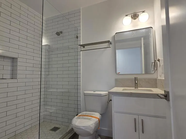 917 1/2 N Ridgewood Pl — Photo 8