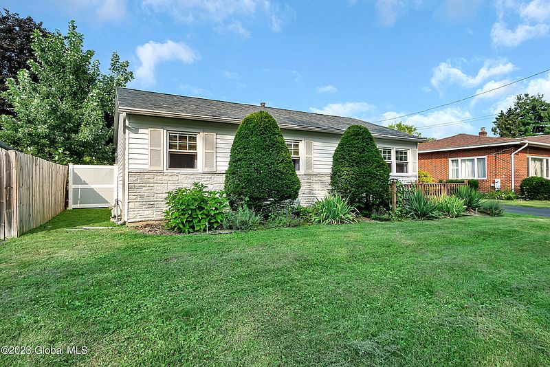 2nd image of 26 Rhode Island Avenue
