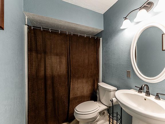 5th image of 402 Hostetter Rd