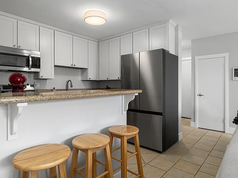 1351 Holly Ave #Q — Photo 6