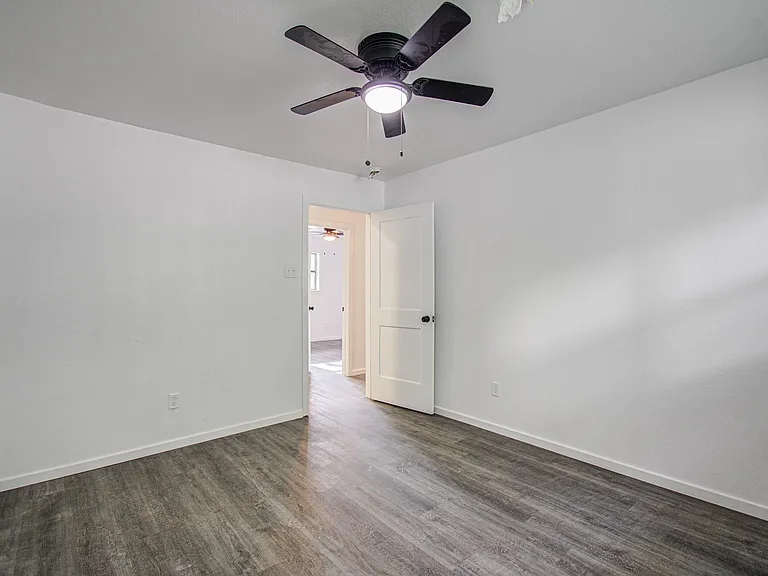 816 Glen Hollow Dr — Photo 15
