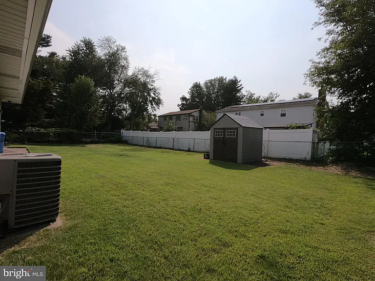 436 S Suffolk Dr — Photo 18