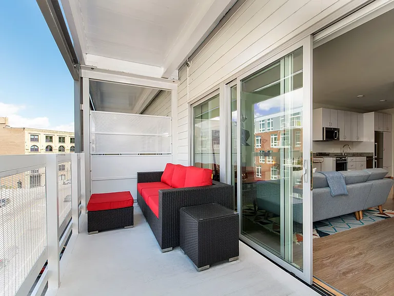 Terrace Studio - 540 SF