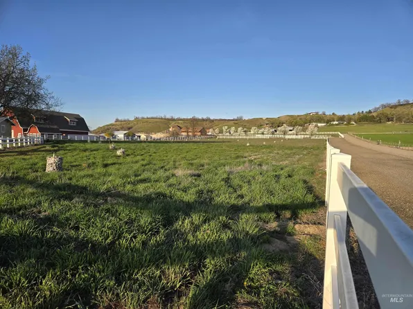 5686 Finley Rd, Fruitland, ID 83619