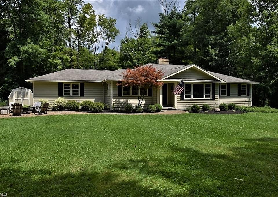 1st image of 136 Lakeview Ln