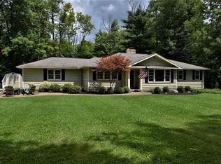 136 Lakeview Ln, Chagrin Falls, OH 44022