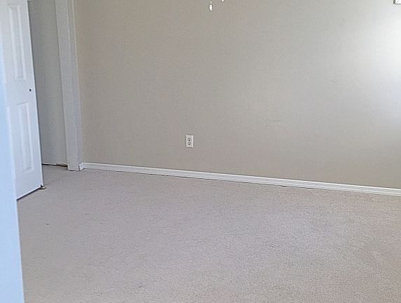 5th image of 30 Cypress Ln