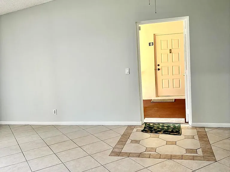 201 Foxtail Dr #H3 — Photo 4