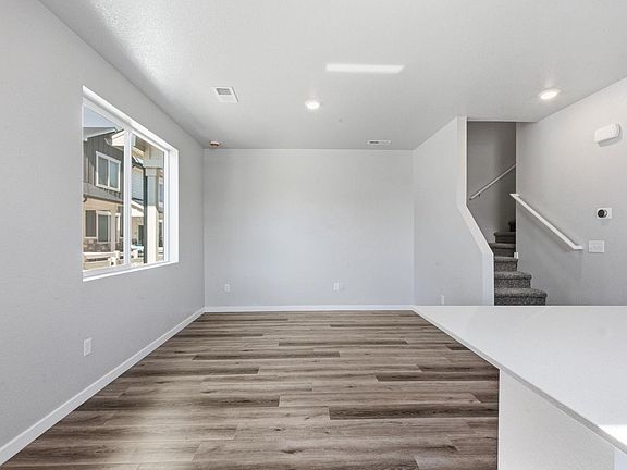 5th image of 1353 Reynolds St #11A