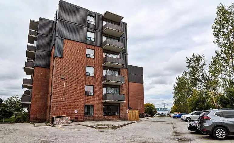 1555 Birchmount Road Toronto — Photo 3