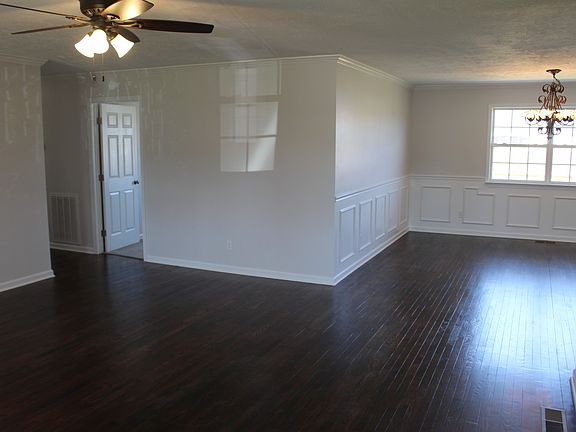 3rd image of 103 Blackberry Ln