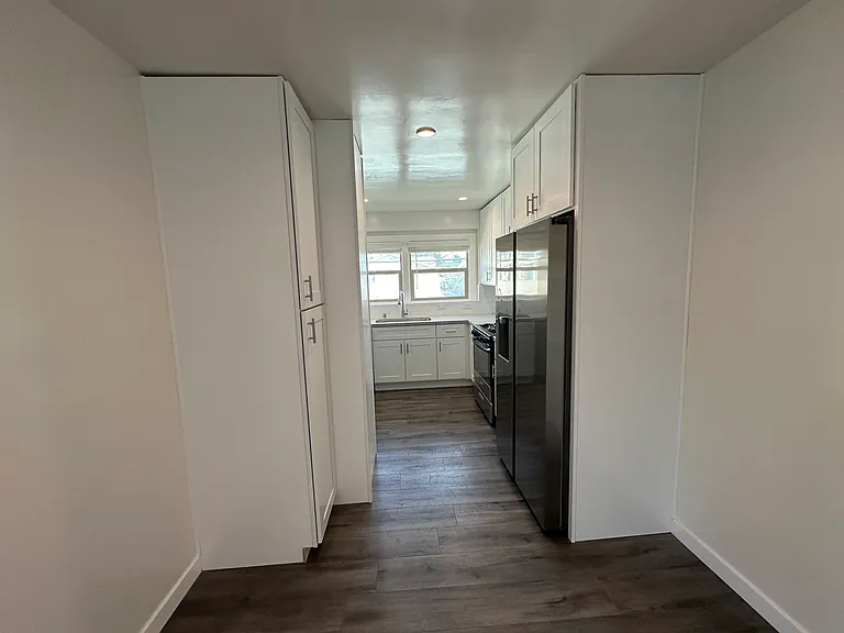 2212 Pine Ave #2212 — Photo 3